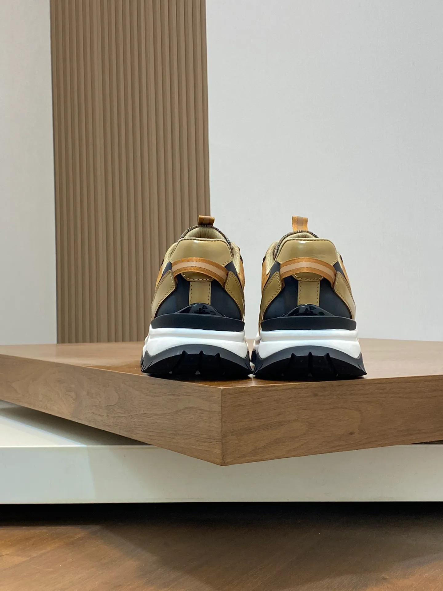 💰660 Burberry 2024🆕Ss men's classic low-cut thick-soled sneakers, made of first-grain cowhide and decorated with the new brand logo. First-layer cowhide foot pads, heel decorated with Burberry letter embossed logo, T men's men's shoes 💰U original outsole! Size: 39-44 (customized at 38.45)